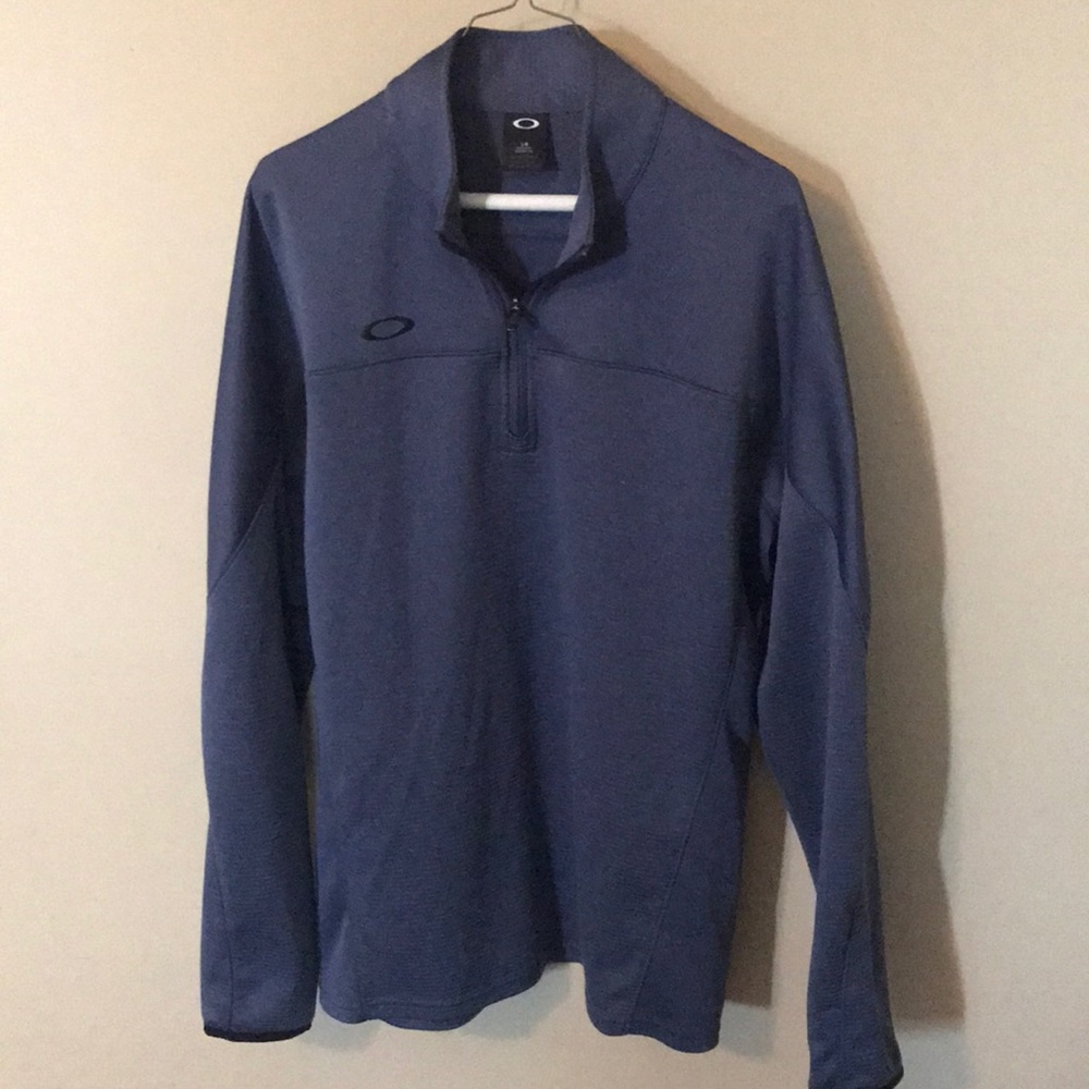 Oakley pull over